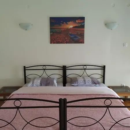 Remoundou 18 Bed & Breakfast